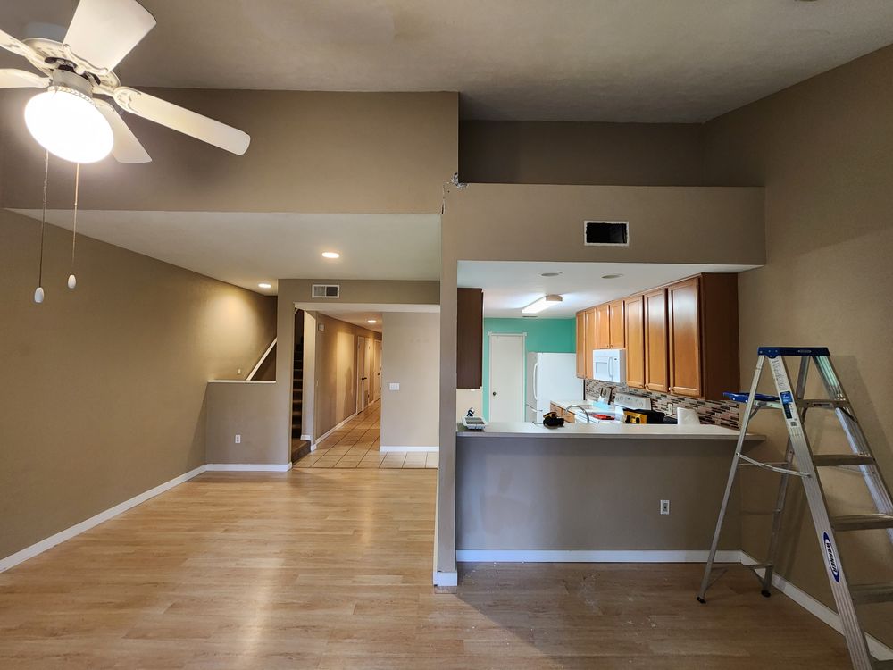 Living room and kitchen before the remodel